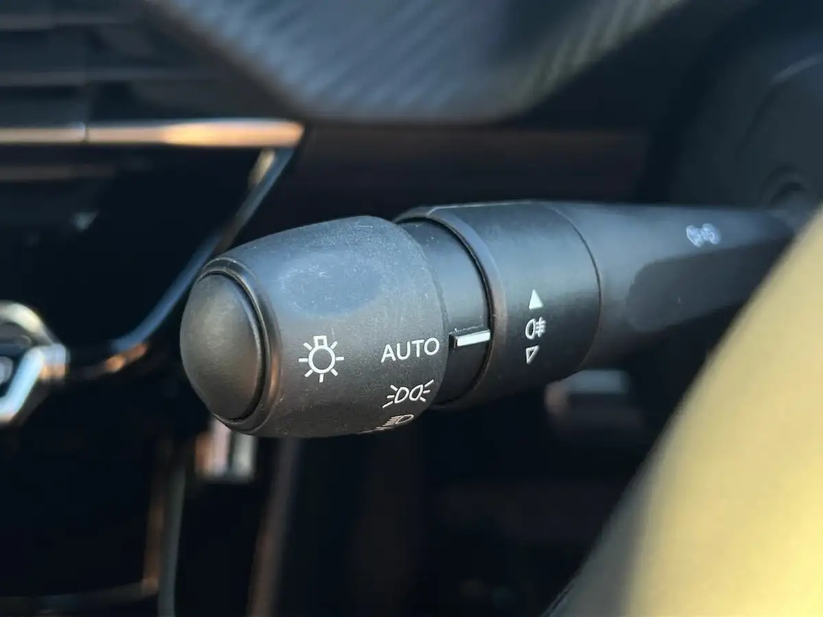 2023-peugeot-2008-suv-e-allure-premium-big-39