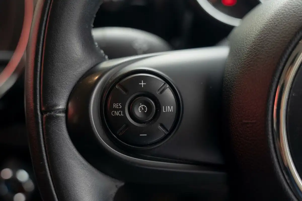 2018-mini-clubman-15-cooper-ss-big-32