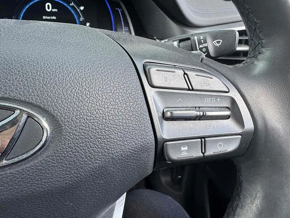 2020-hyundai-ioniq-e-premium-se-electric-100kw-big-32