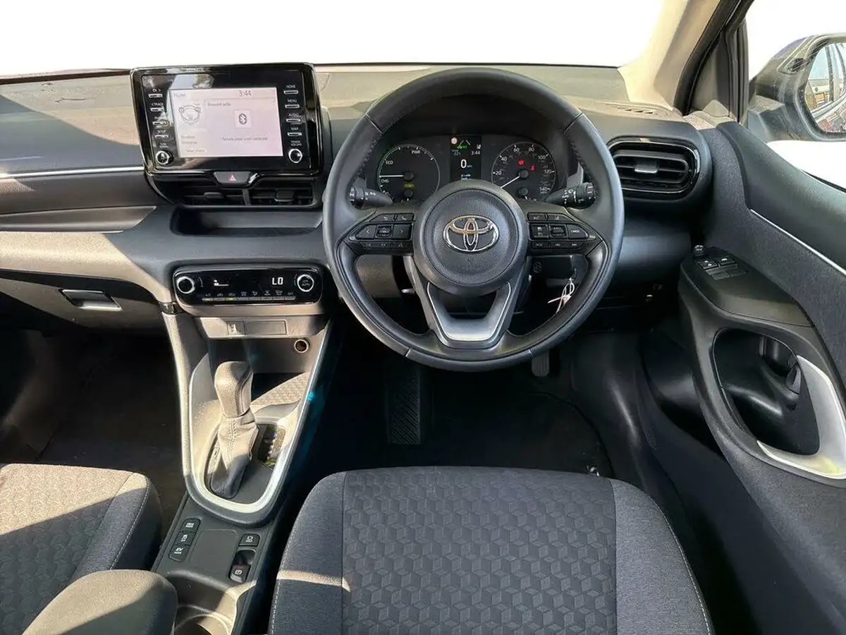 2023-toyota-yaris-15-vvt-i-icon-big-11