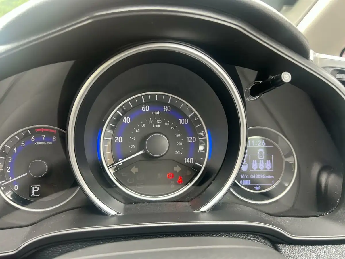 2016-honda-jazz-13-i-vtec-ex-cvt-big-18