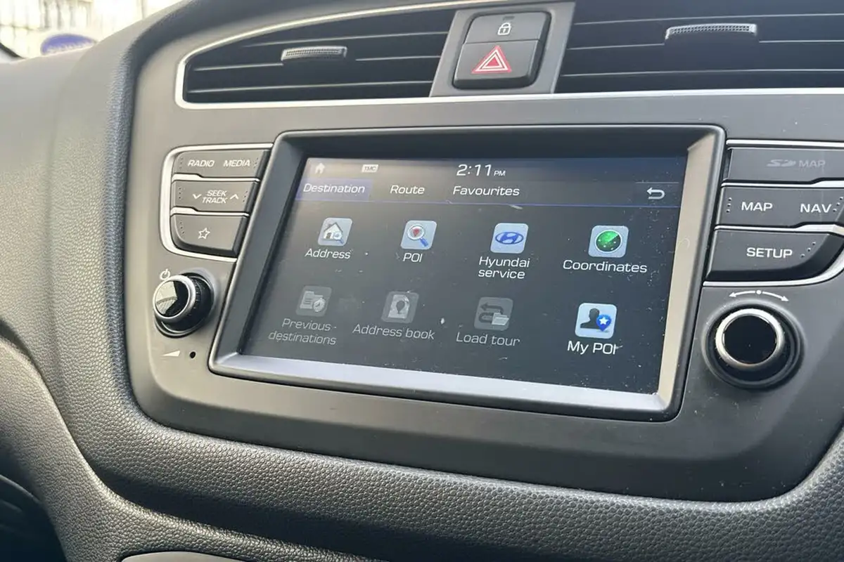 2020-hyundai-i20-10-t-gdi-play-big-22