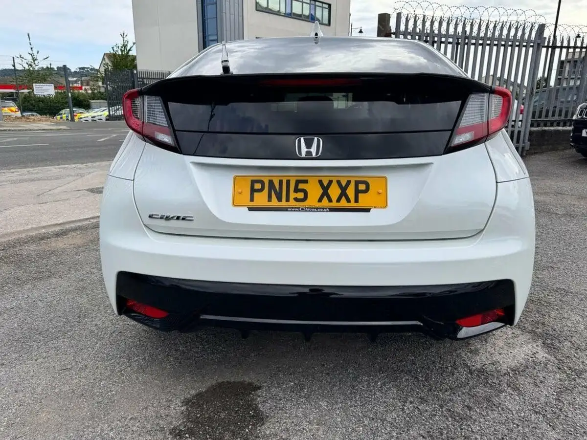 2015-honda-civic-18-s-1-cd-hatchback-big-7