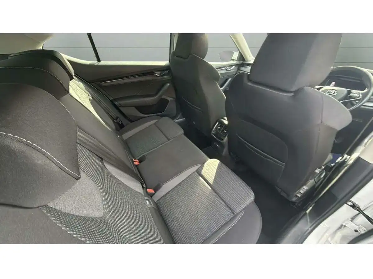 2021-skoda-octavia-big-14