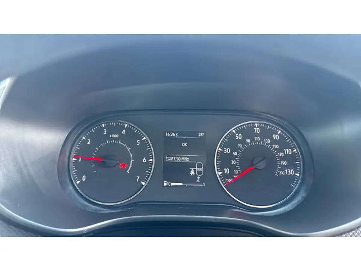2021-dacia-sandero-10-sce-essential-big-17