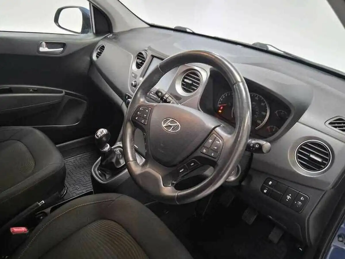2017-hyundai-i10-12-premium-se-big-10