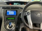 2010-toyota-prius-small-7