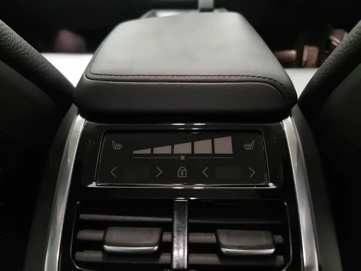 2023-volvo-xc60-20-b5-plus-big-19
