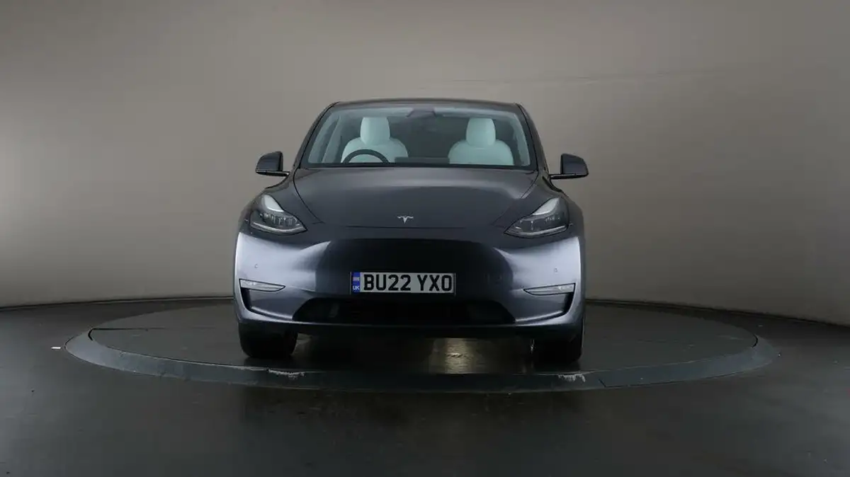 2022-tesla-model-y-e-long-range-big-41