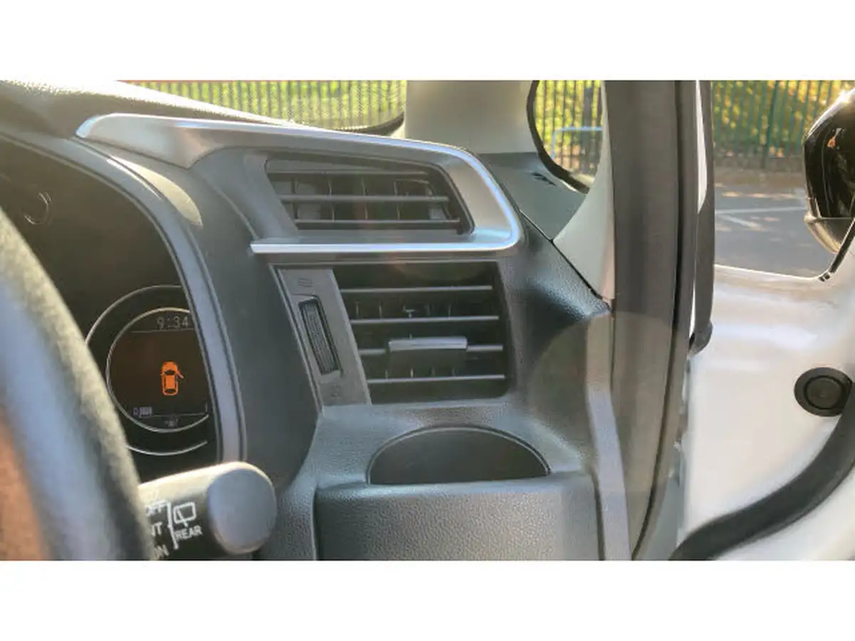 2018-honda-jazz-15-i-vtec-sport-navi-big-38