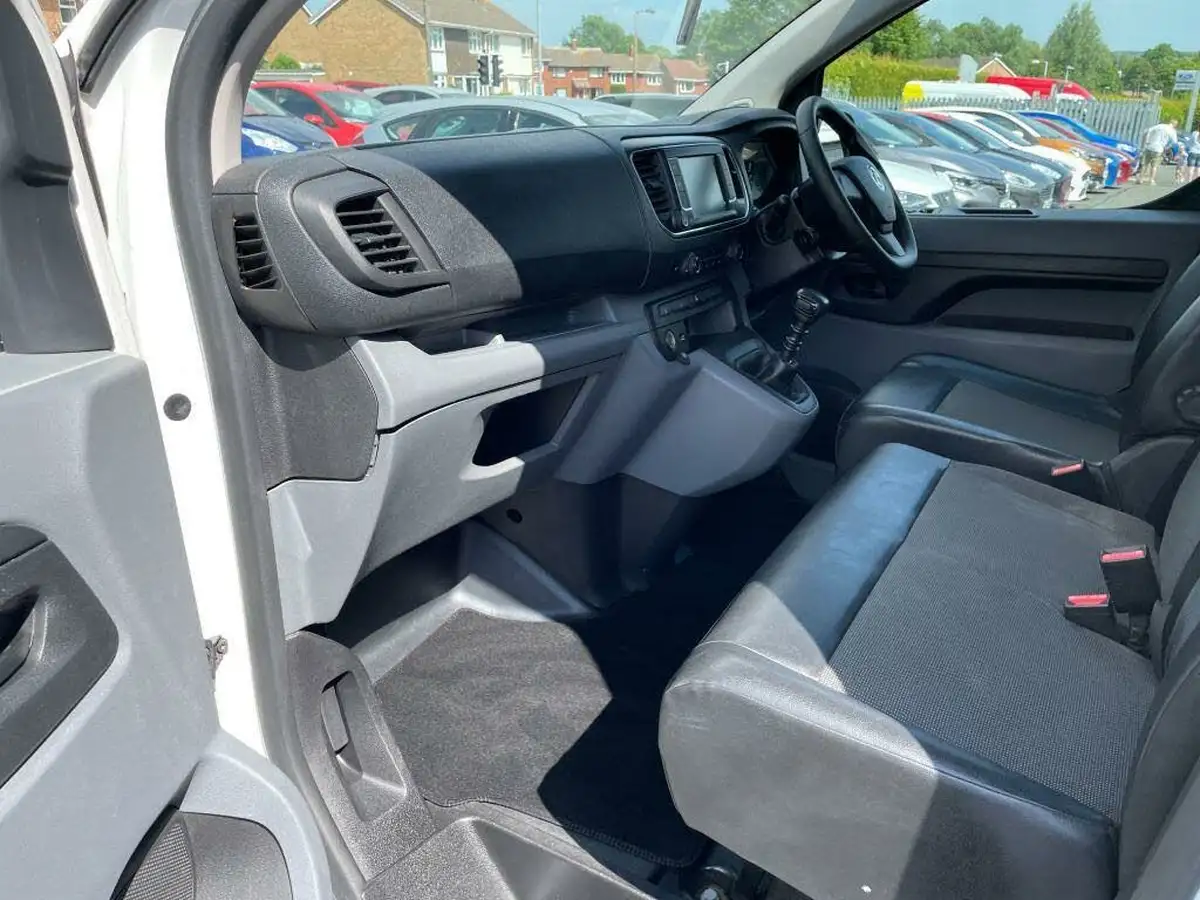 2019-vauxhall-vivaro-15td-2900-l2h1-dynamic-big-12