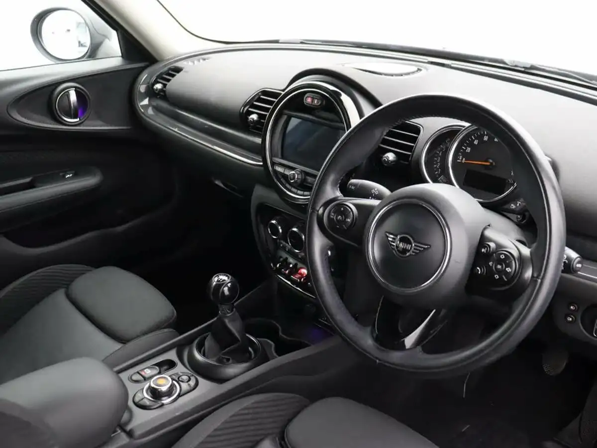 2018-mini-clubman-15-cooper-classic-ss-big-6
