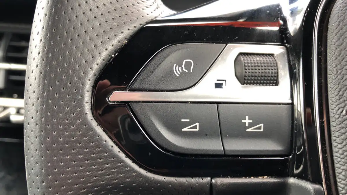 2024-peugeot-2008-suv-e-gt-136ps-50kwh-big-22