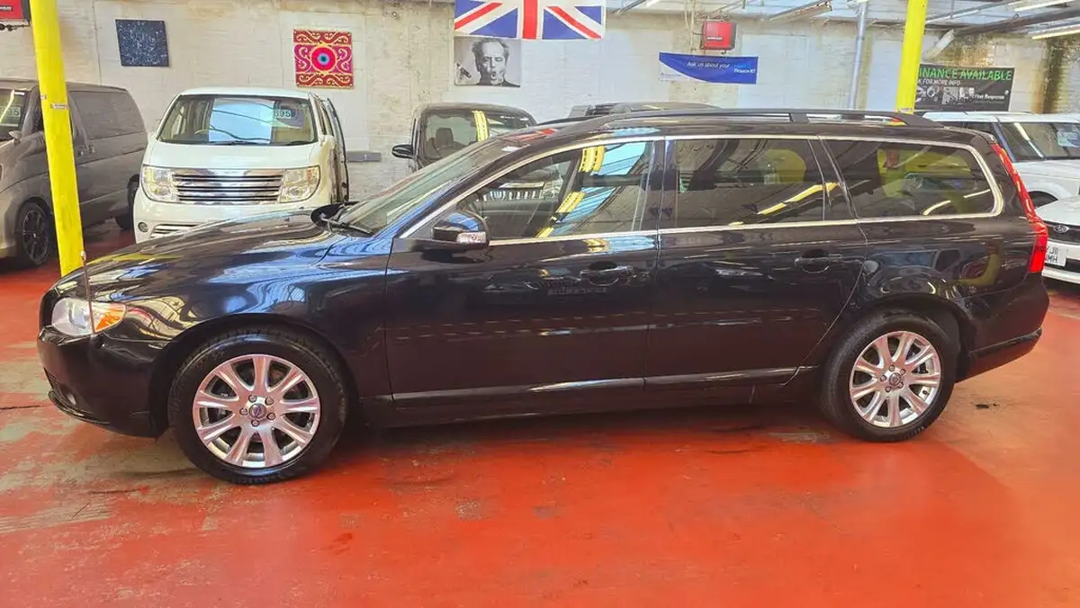 2010-volvo-v70-big-27