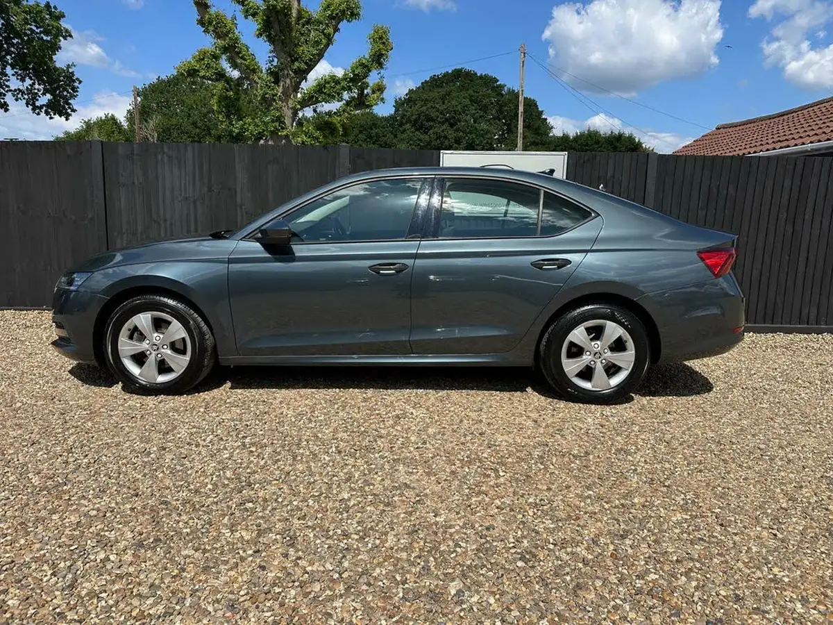 2021-skoda-octavia-15-tsi-se-first-edition-hatchback-big-2