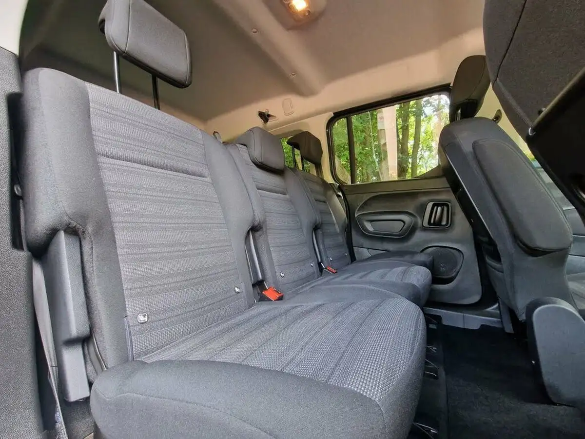2023-vauxhall-combo-life-e-design-xl-big-37