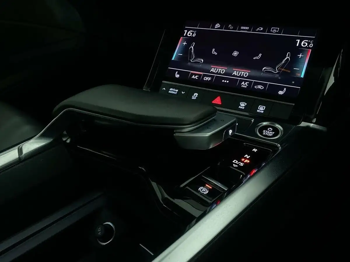 2022-audi-e-tron-55e-technik-station-wagon-big-20