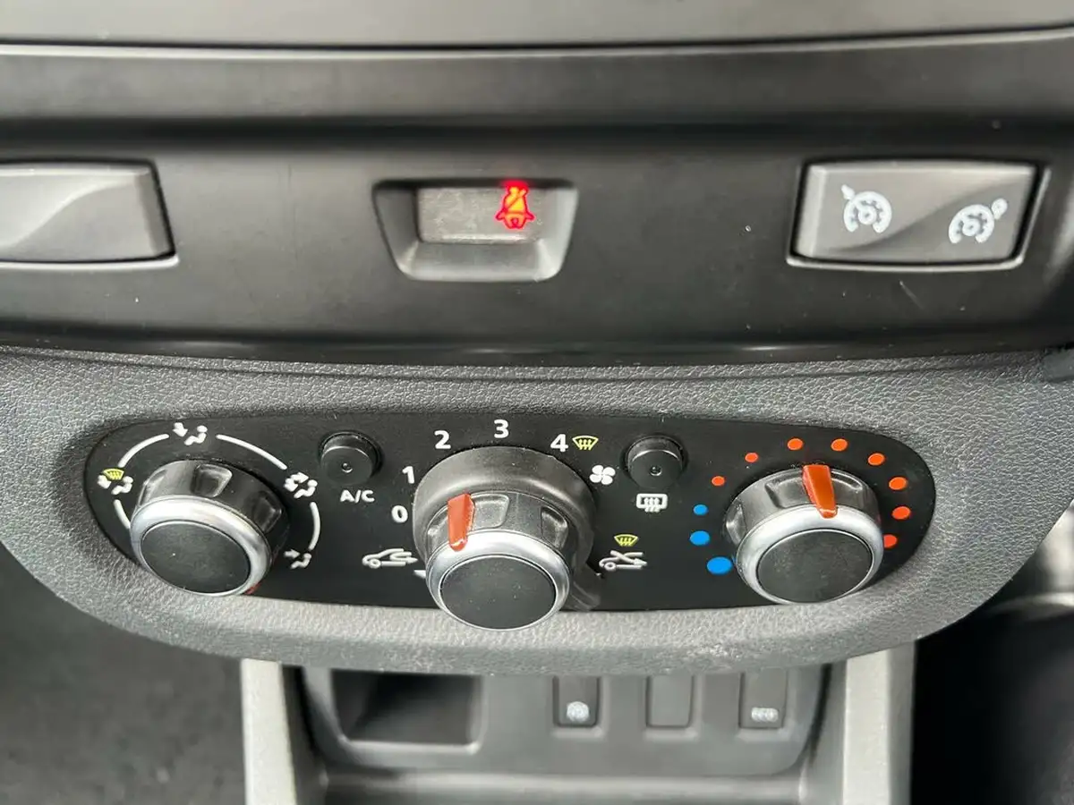 2018-dacia-duster-15dci-laureate-110bhp-ss-station-wagon-5d-big-24