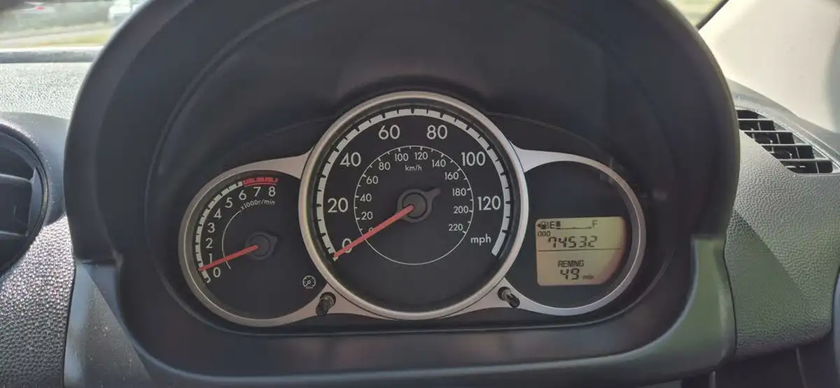 2011-mazda-mazda2-13-black-big-15