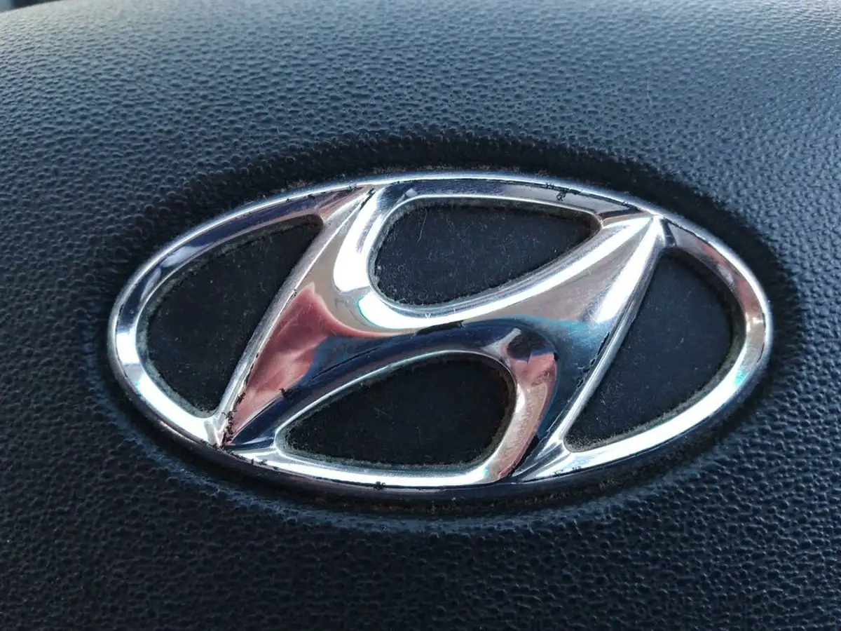2012-hyundai-i10-12-active-big-25
