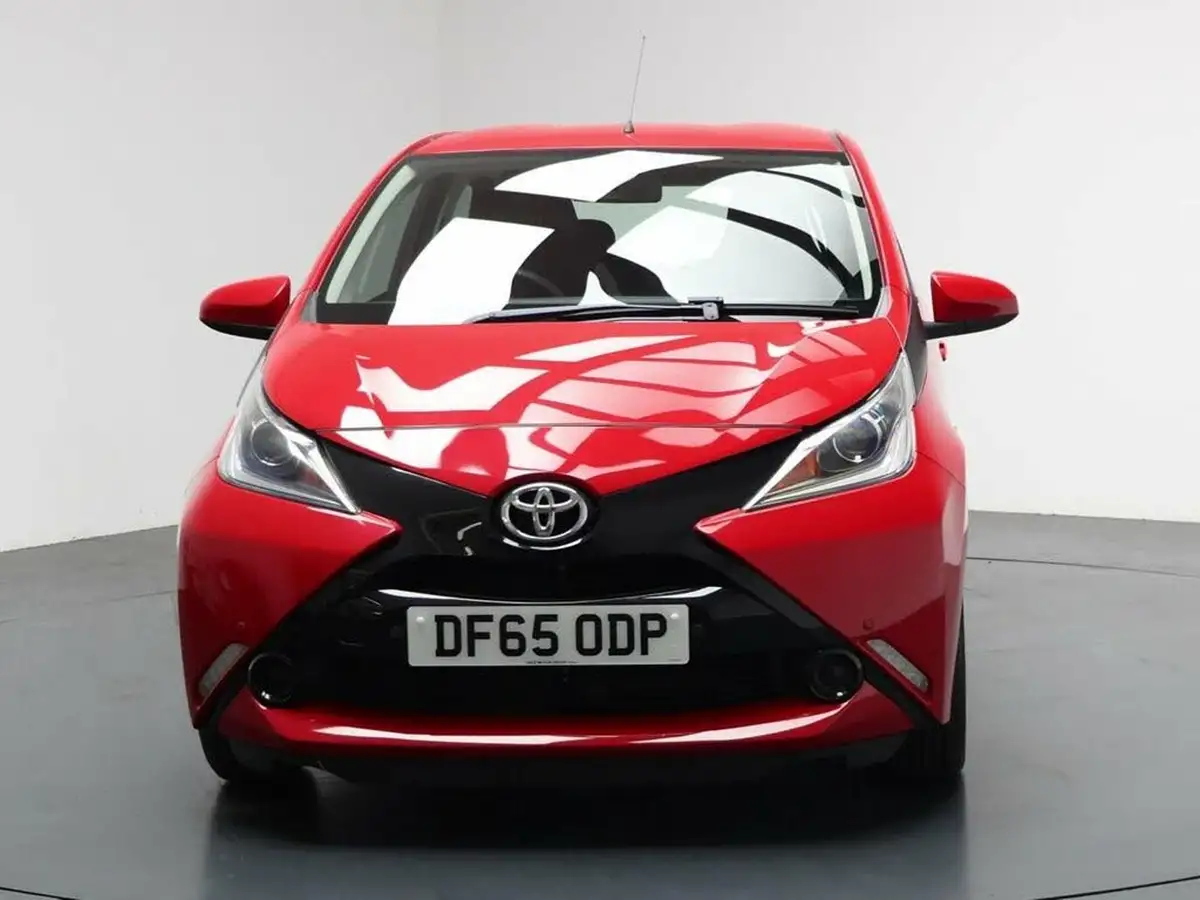 2015-toyota-aygo-10-vvt-i-x-play-5d-x-shift-big-4