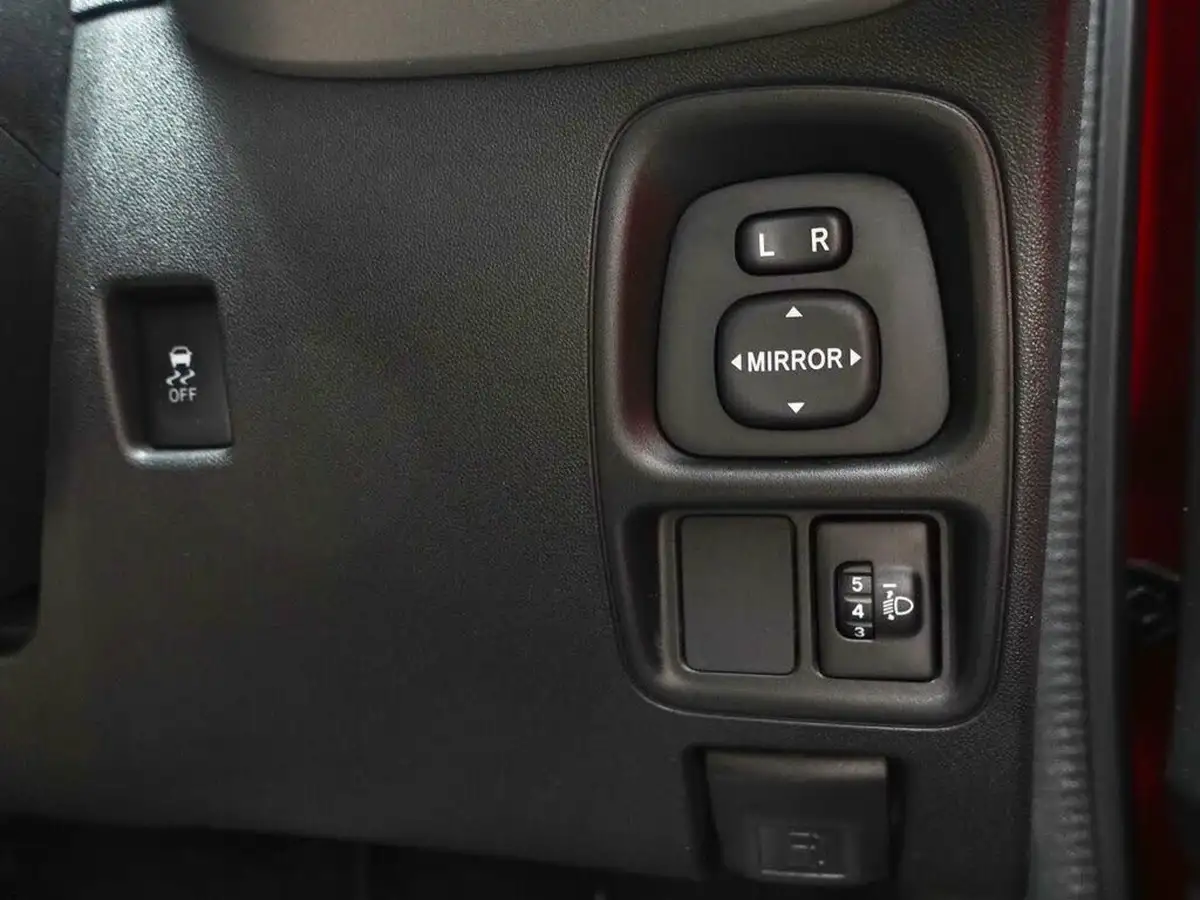 2015-toyota-aygo-10-vvt-i-x-play-5d-x-shift-big-32