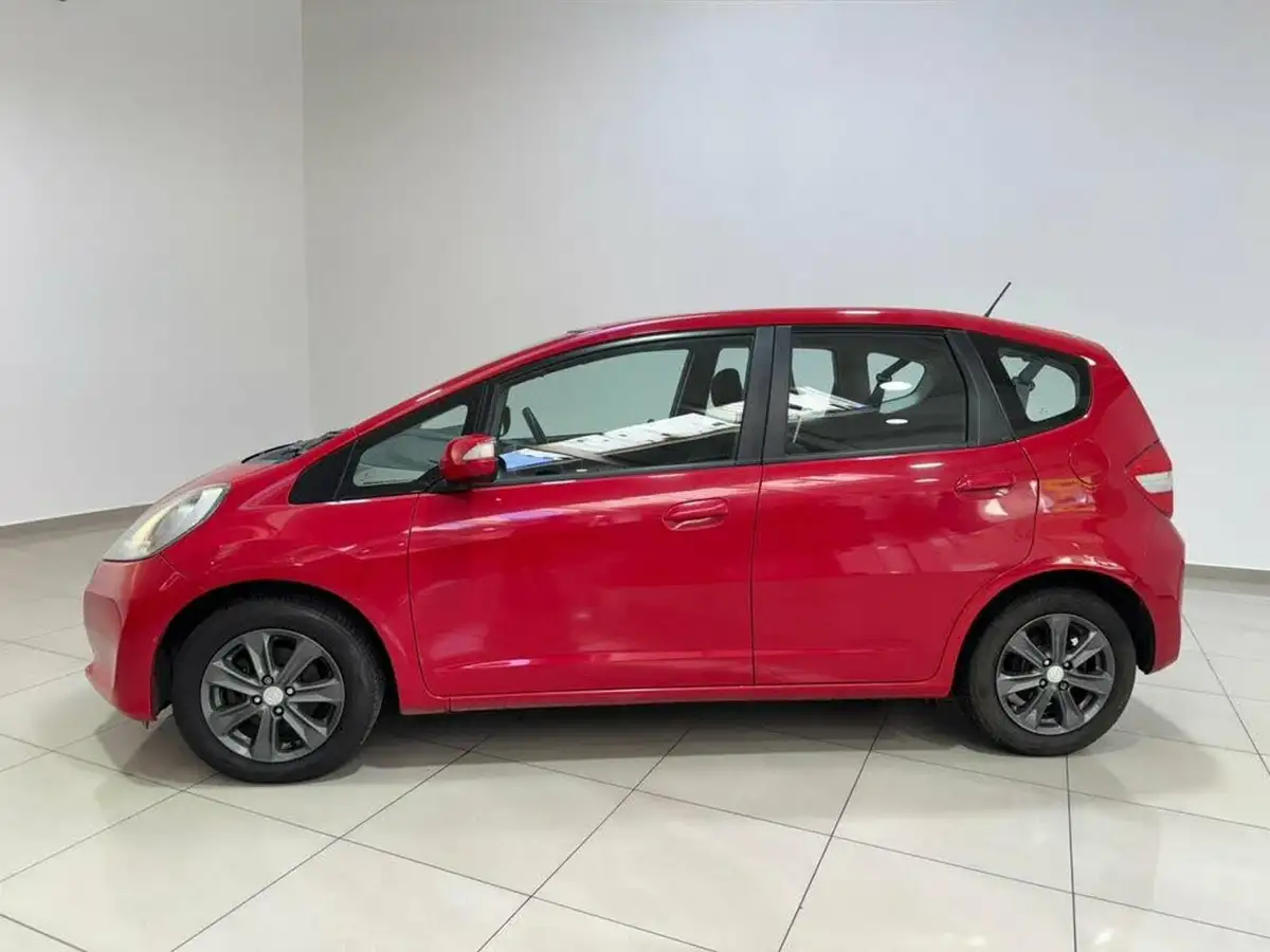 2012-honda-jazz-14-es-big-5