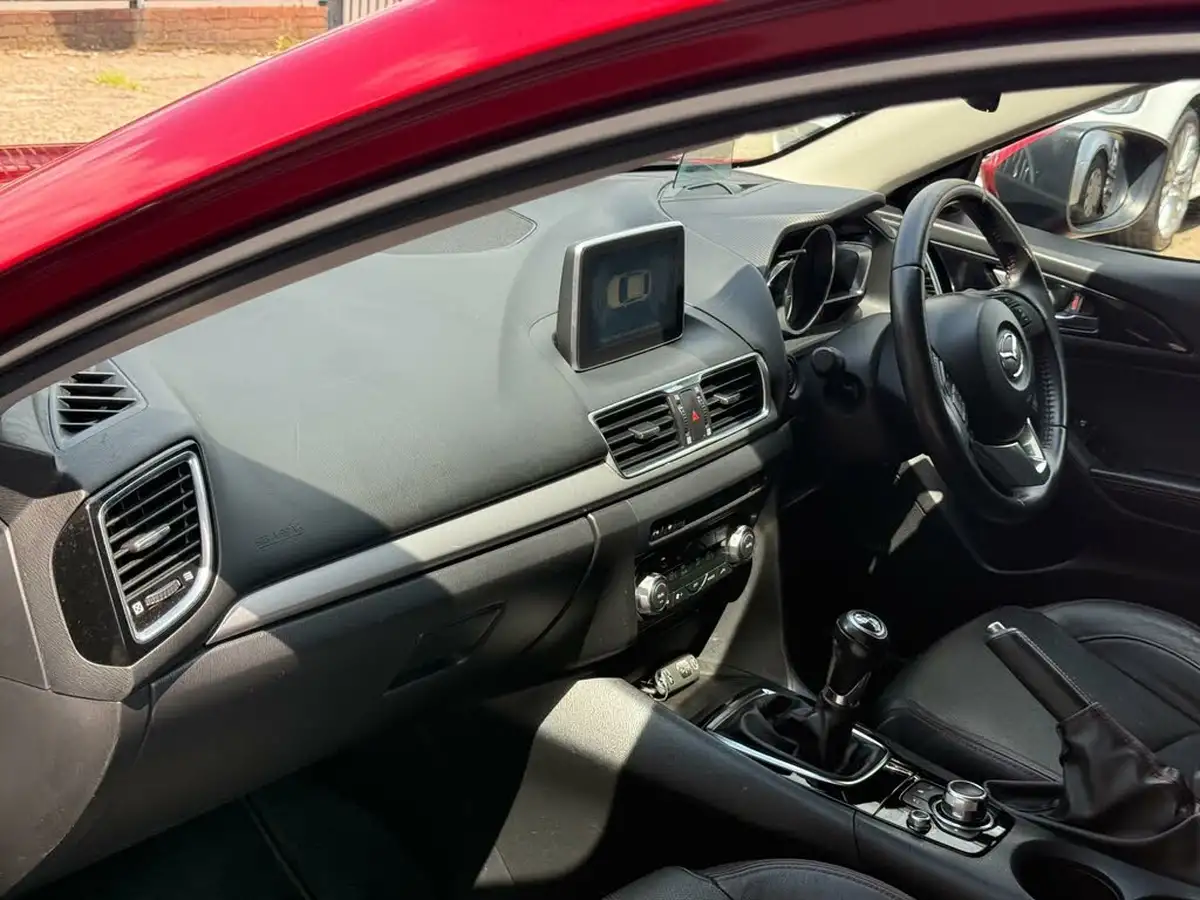2014-mazda-mazda3-20-sport-nav-165ps-hatchback-5d-big-48