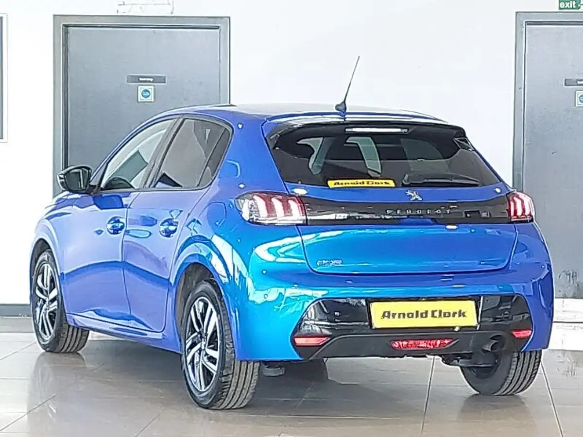 2022-peugeot-208-12-puretech-allure-premium-100ps-big-1