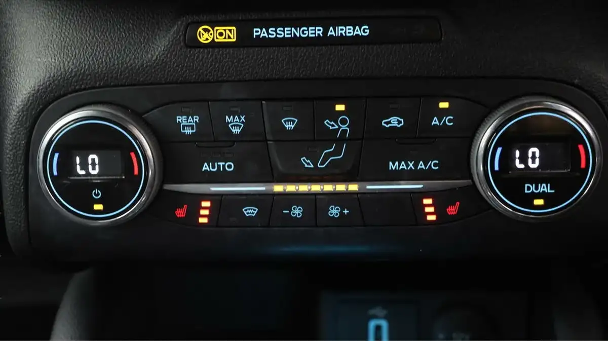 2019-ford-focus-10t-st-line-x-hatchback-big-11