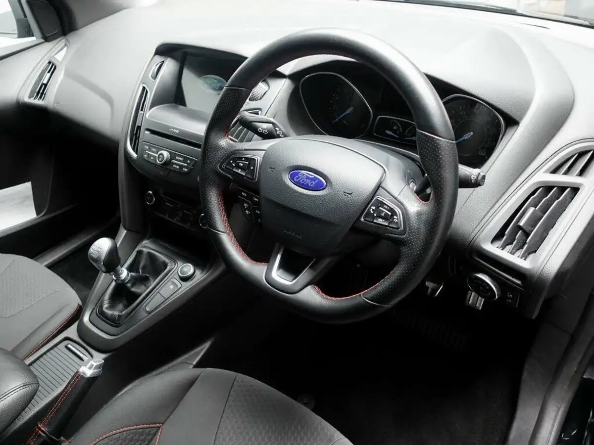 2018-ford-focus-10t-st-line-x-140ps-hatchback-big-19