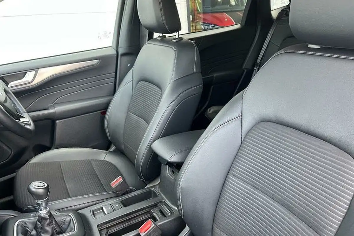 2022-ford-kuga-big-18