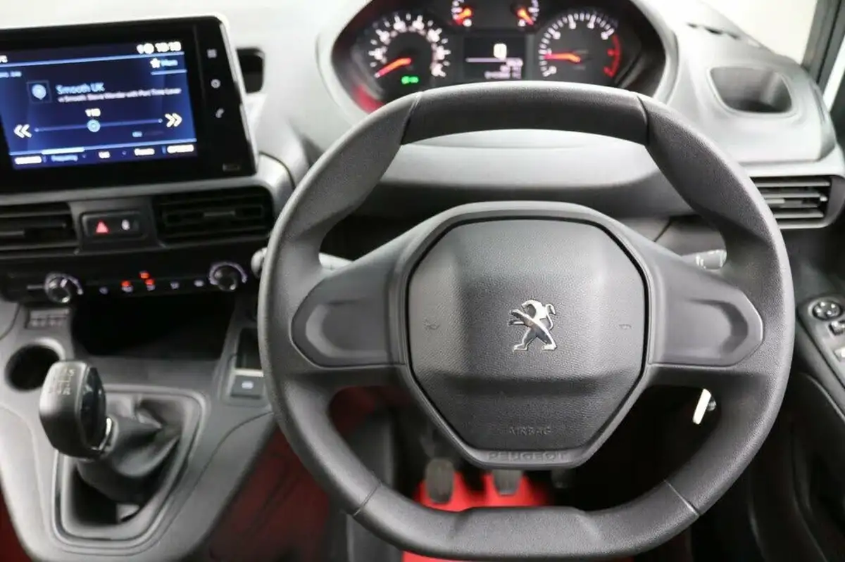 2020-peugeot-partner-15-bluehdi-1000-professional-100ps-eu6dt-panel-big-31