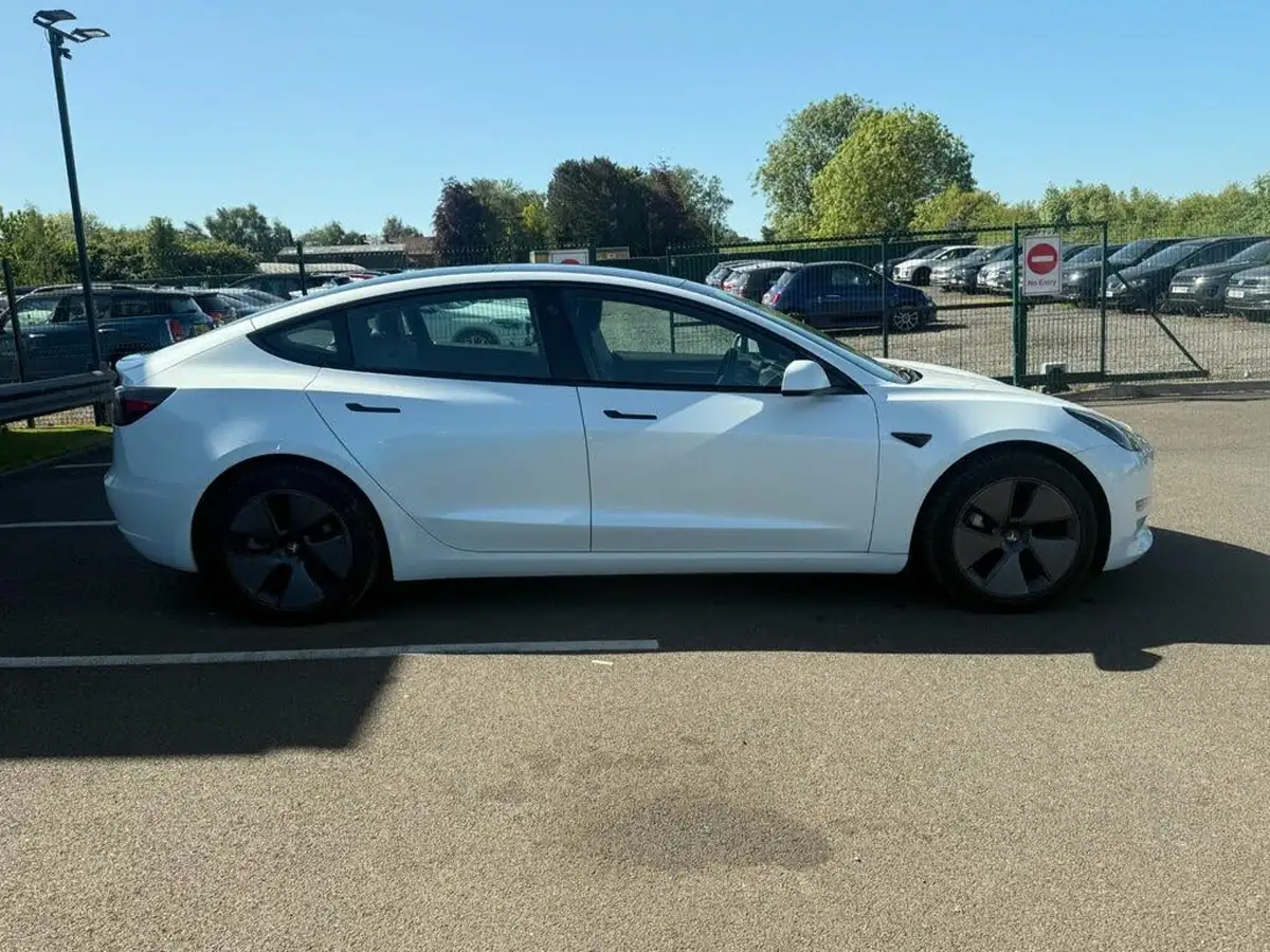 2022-tesla-model-3-e-long-range-big-9