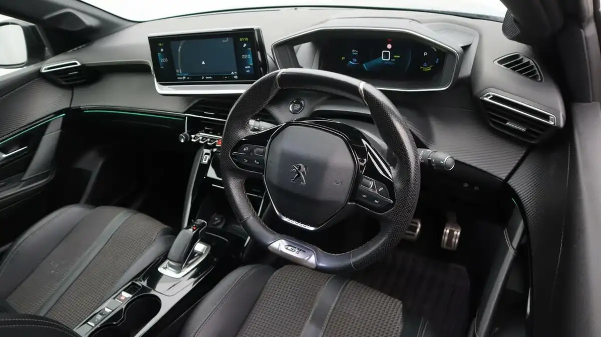 2022-peugeot-208-e-gt-136bhp-50kwh-big-9