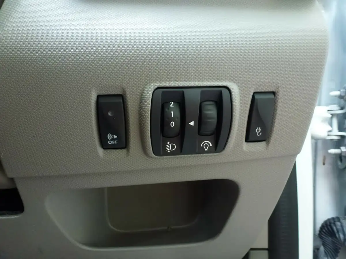 2018-renault-zoe-e-expression-nav-big-19