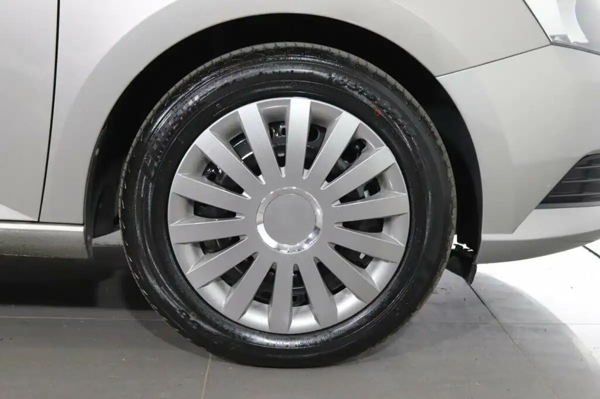 2017-skoda-fabia-10-mpi-s-hatchback-big-33