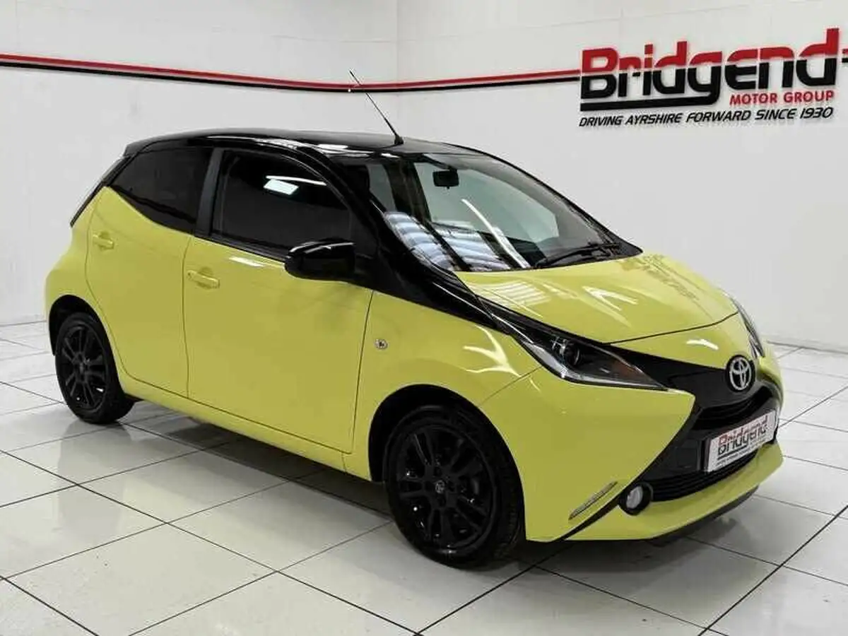 2017-toyota-aygo-10-vvt-i-x-cite-3-bi-tone-yellow-5d-big-0