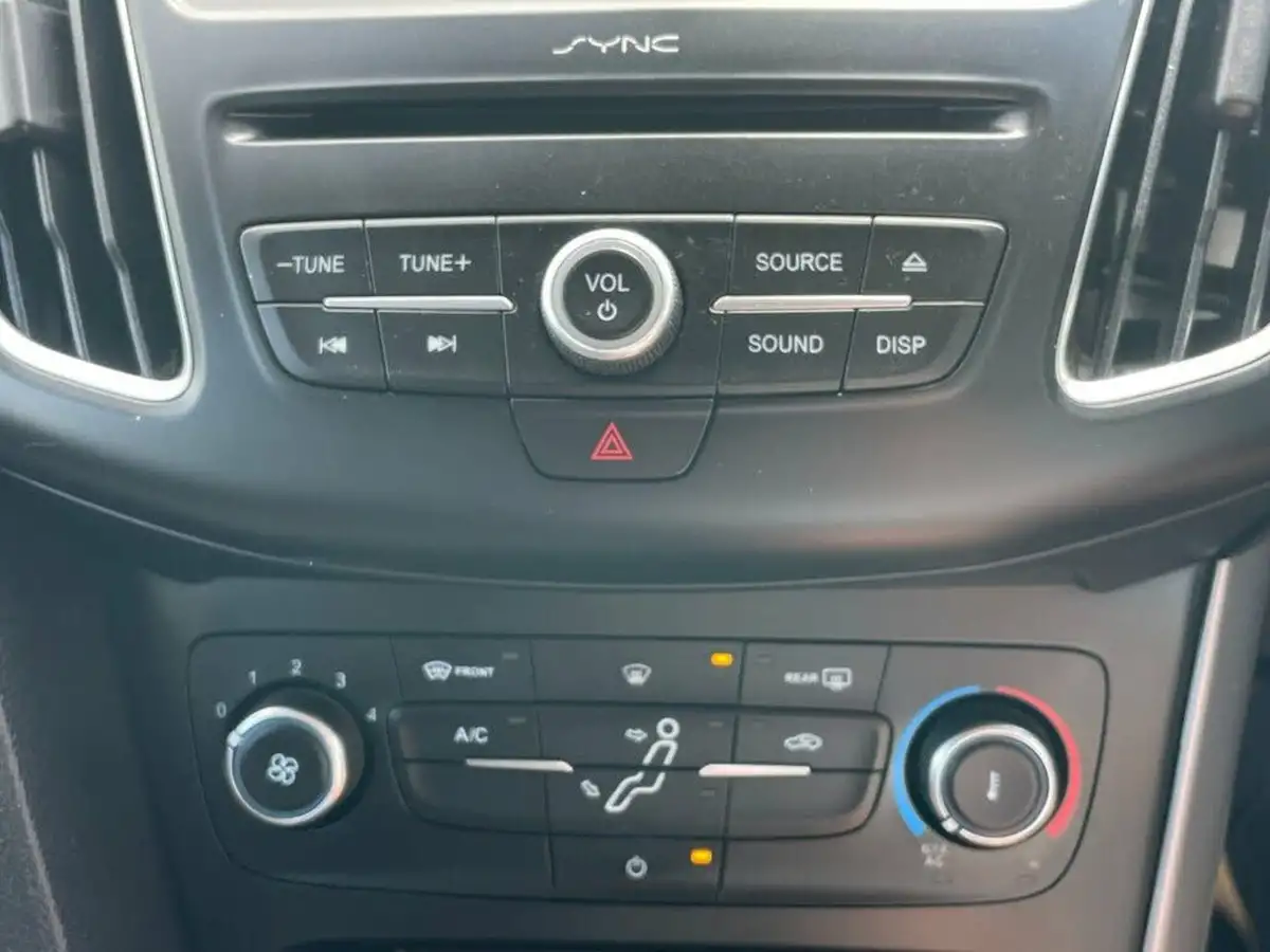 2015-ford-focus-15tdci-zetec-120ps-hatchback-big-20