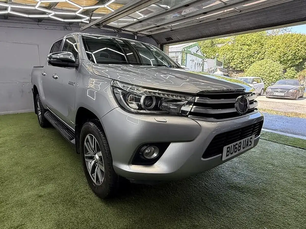 2018-toyota-hi-lux-24d-invincible-ss-auto-big-19
