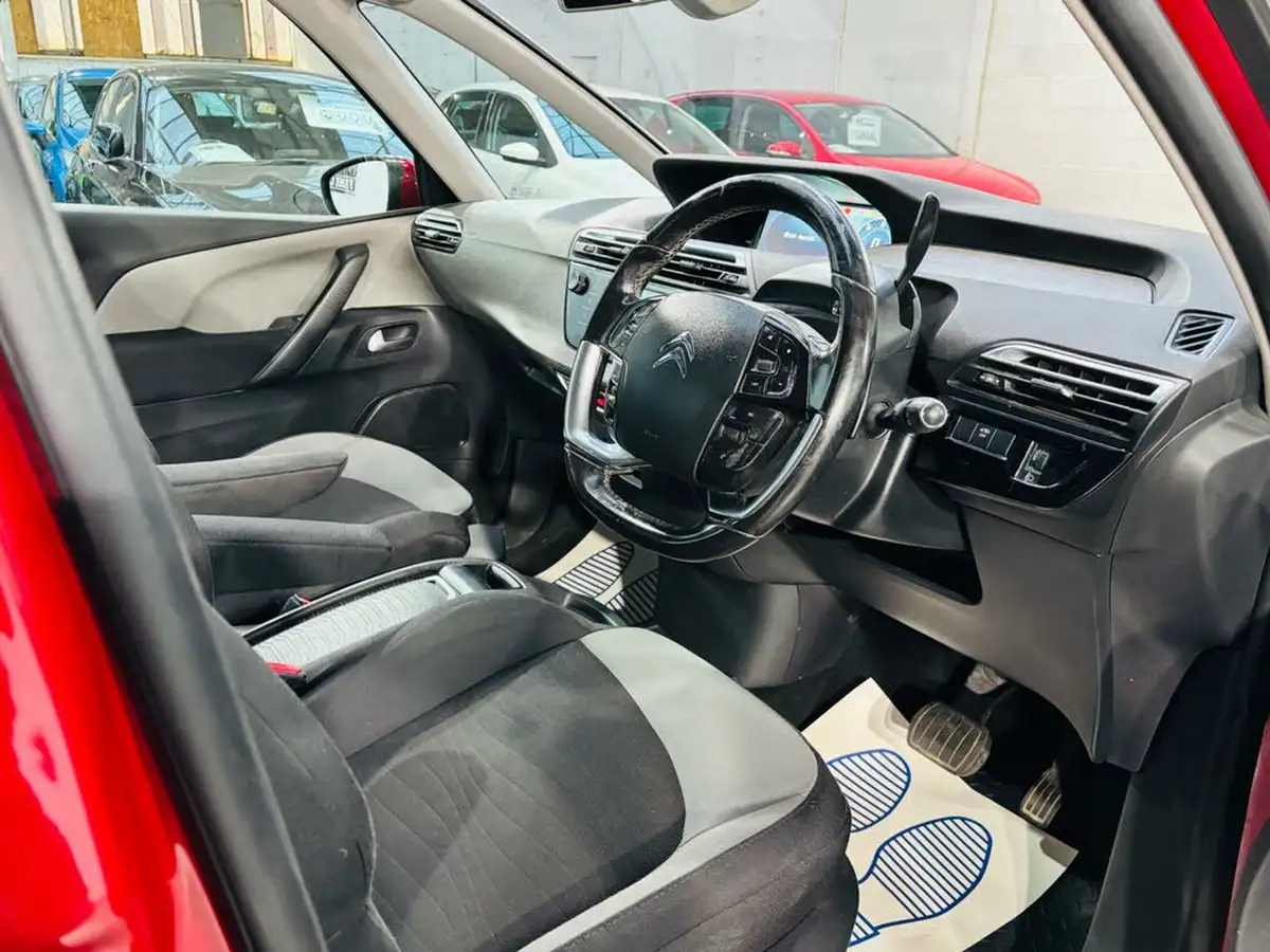 2016-citroen-grand-c4-picasso-16bluehdi-exclusive-eat6-big-10