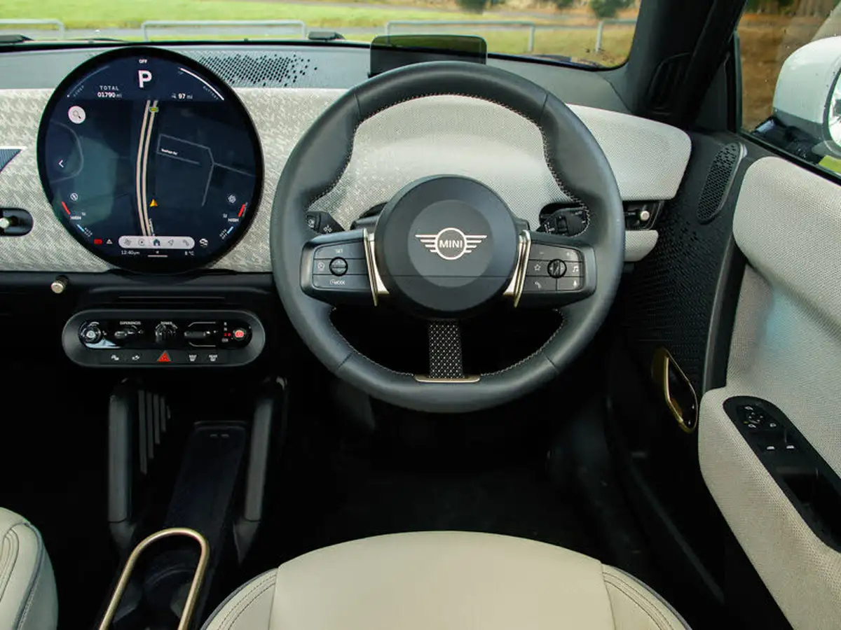 2024-mini-cooper-e-cooper-e-exclusive-big-4