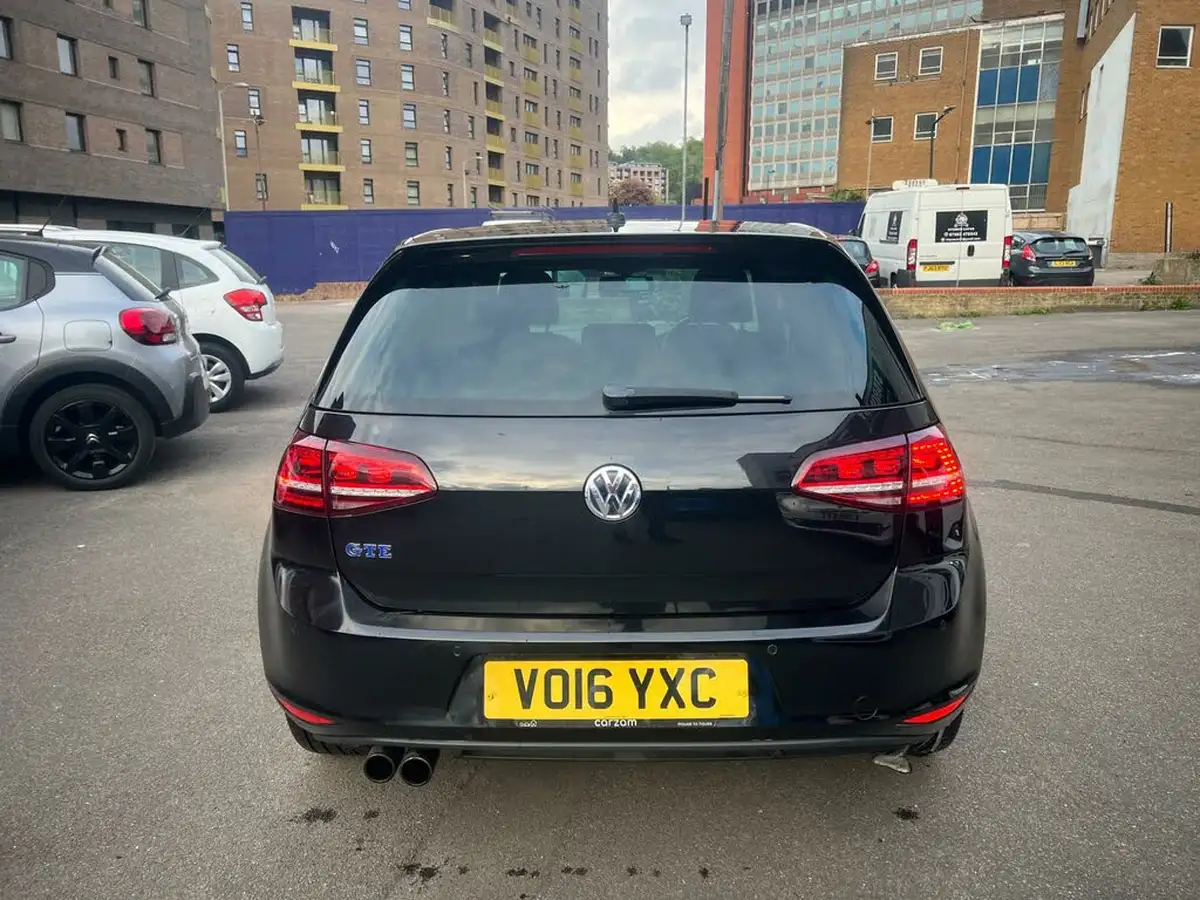 2016-volkswagen-golf-14-tsi-gte-nav-big-11