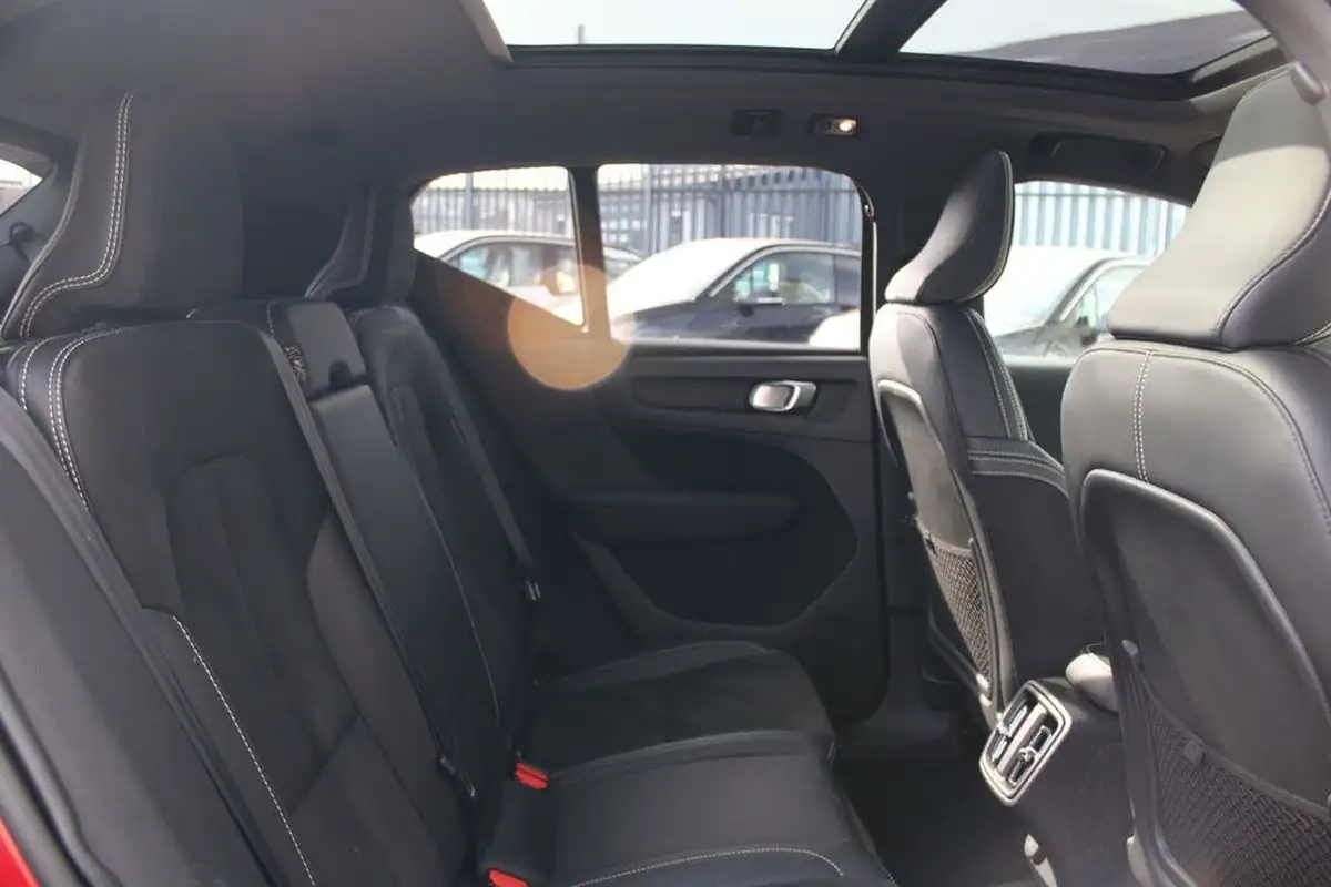 2020-volvo-xc40-20-t5-r-design-big-11