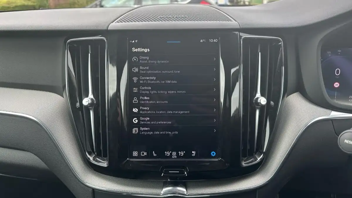 2023-volvo-xc60-20td-b4-plus-dark-big-14