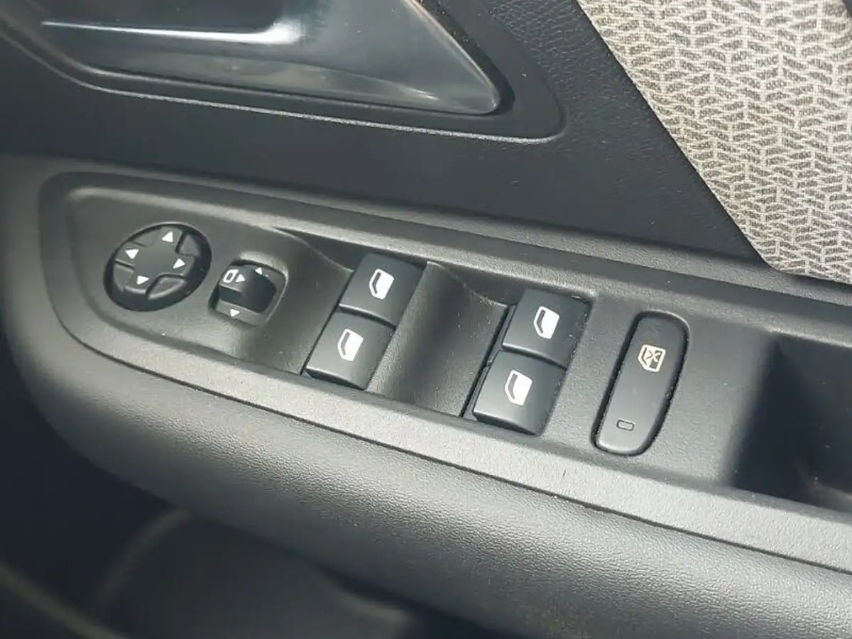 2022-citroen-c4-12-puretech-shine-130ps-big-17