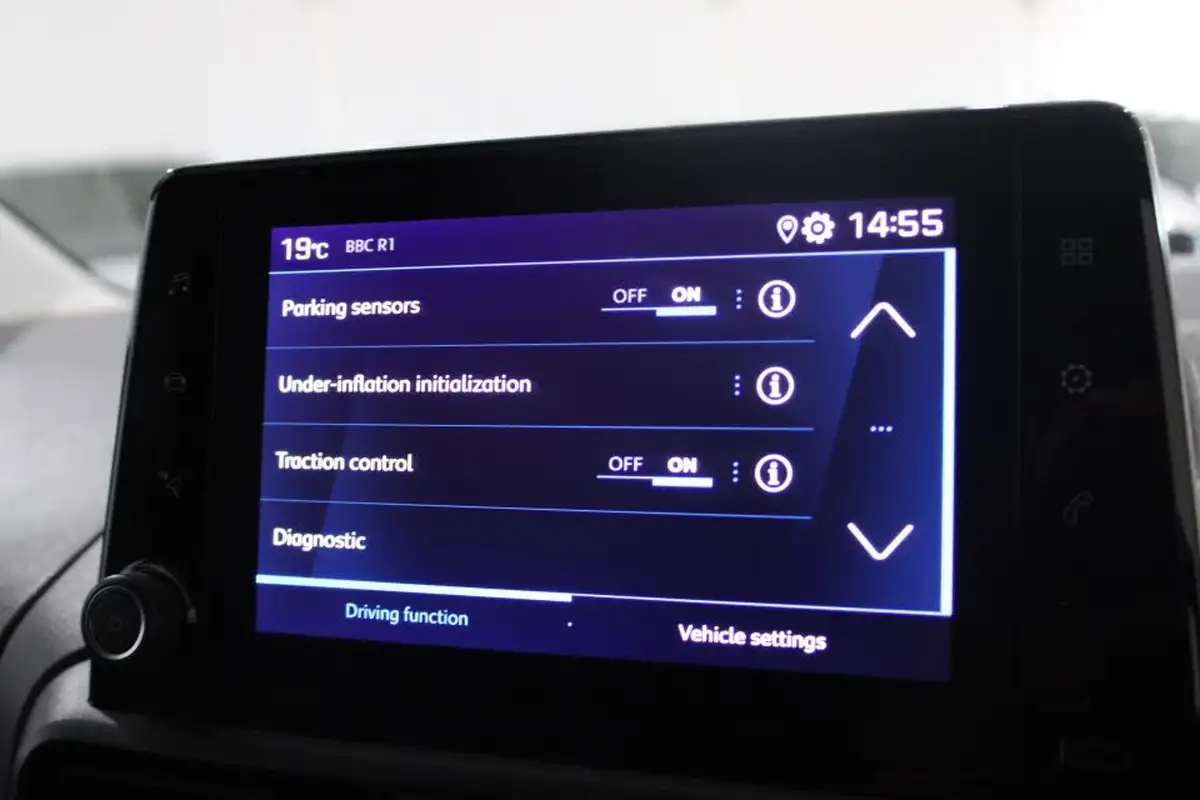 2021-peugeot-partner-15-bluehdi-1000-professional-100ps-eu6dt-panel-big-16