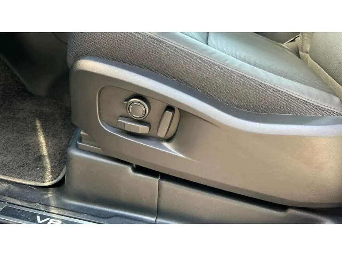 2025-land-rover-90-defender-50-p525-v8-5000cc-big-37