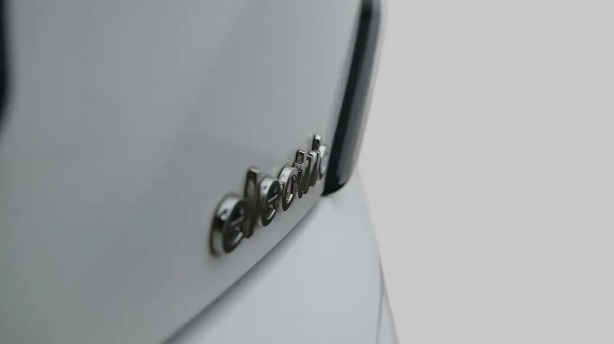 2023-hyundai-kona-e-ultimate-204ps-64kwh-105kw-obc-big-23