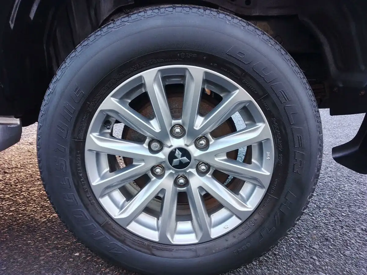 2019-mitsubishi-l200-24di-d-barbarian-eu6-big-16